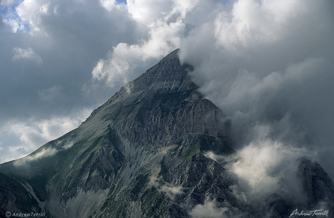 gran sasso d italia monte d intermesoli clouds abruzzo apennines italy