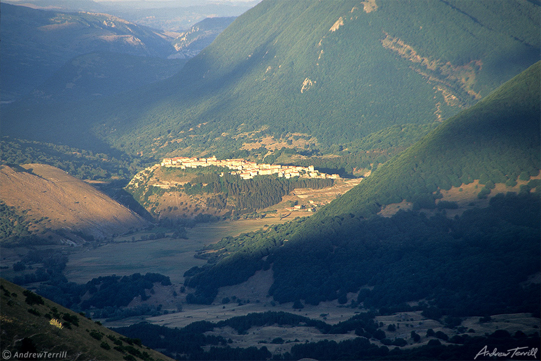 hilltop village of opi abruzzo national park apennines italy jul 7 1997