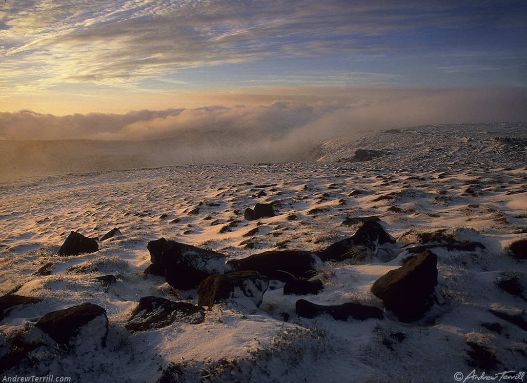 kinder scout winter sunset and fog