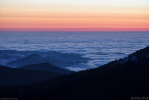 predawn sunrise color above the clouds - 21 april 2024